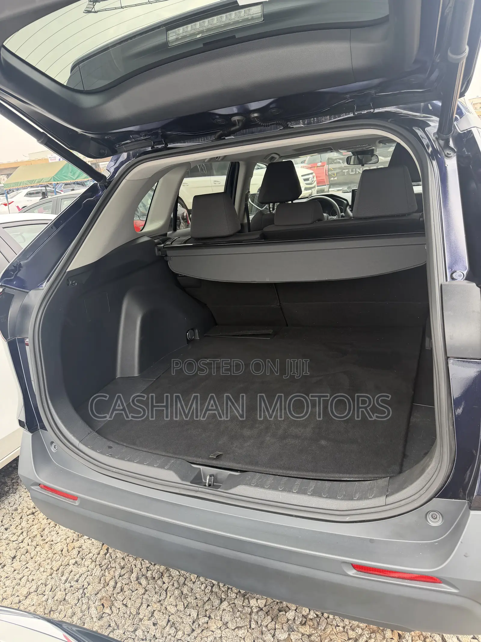 Toyota RAV4 XLE AWD 2019 Blue