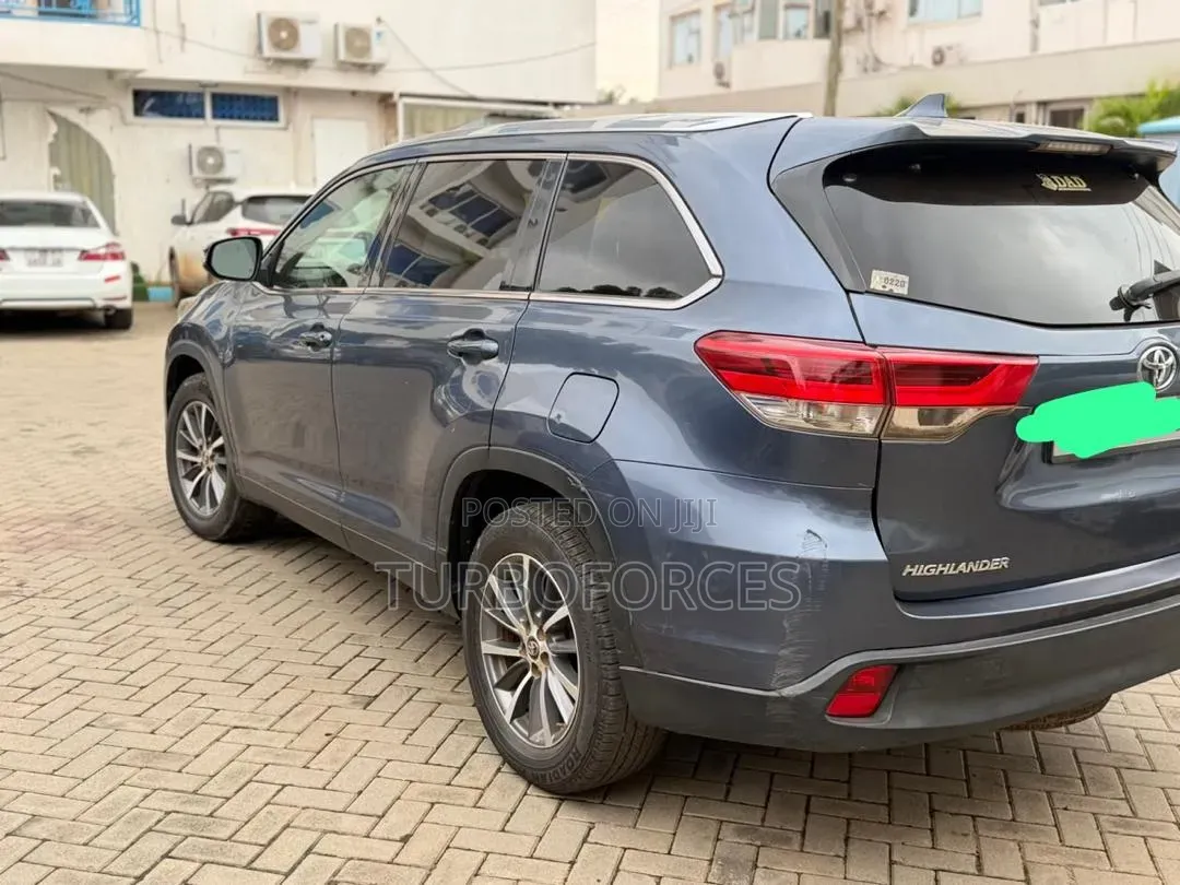 Toyota Highlander 2019 Blue