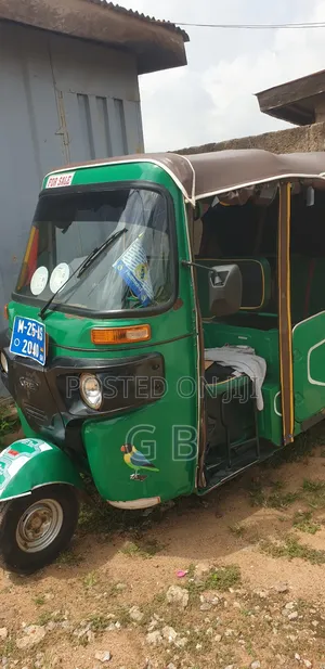Bajaj RE 2025 Green