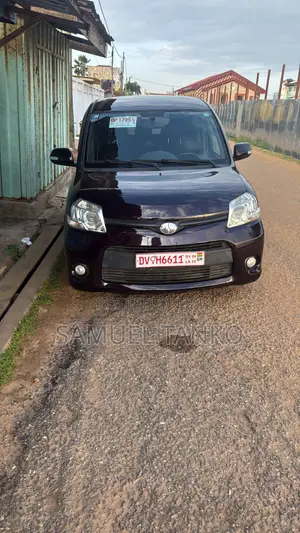 Toyota Sienta 2013 Gray