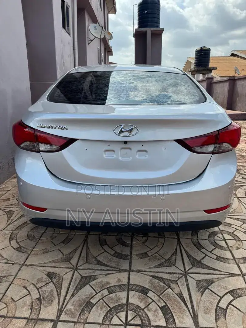 Hyundai Elantra 2015 Silver