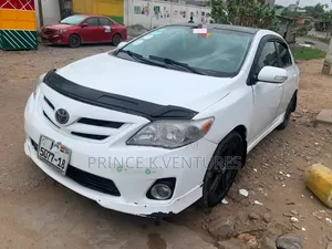 Toyota Corolla Base 4dr Sedan (1.8L 4cyl 5M) 2010 White