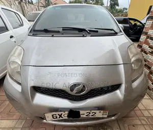 Toyota Vitz 1.5 FWD 3dr 2010 Silver