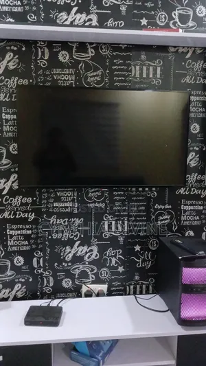 Urgent Sale - TV for Sale - Accra Wall-Mounted TV + TV Console A