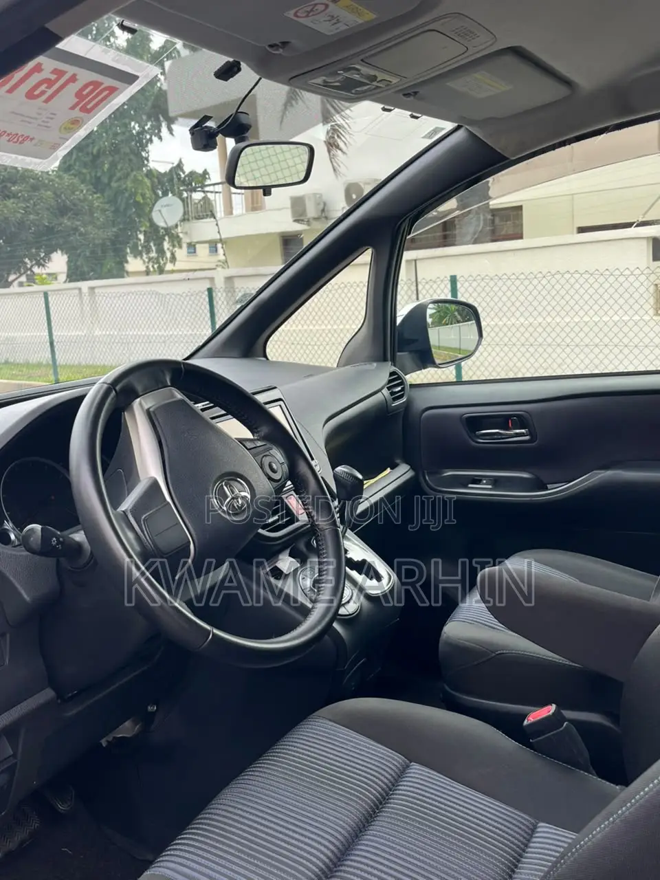 Toyota Voxy V 2WD 7-Seater 2015 Black