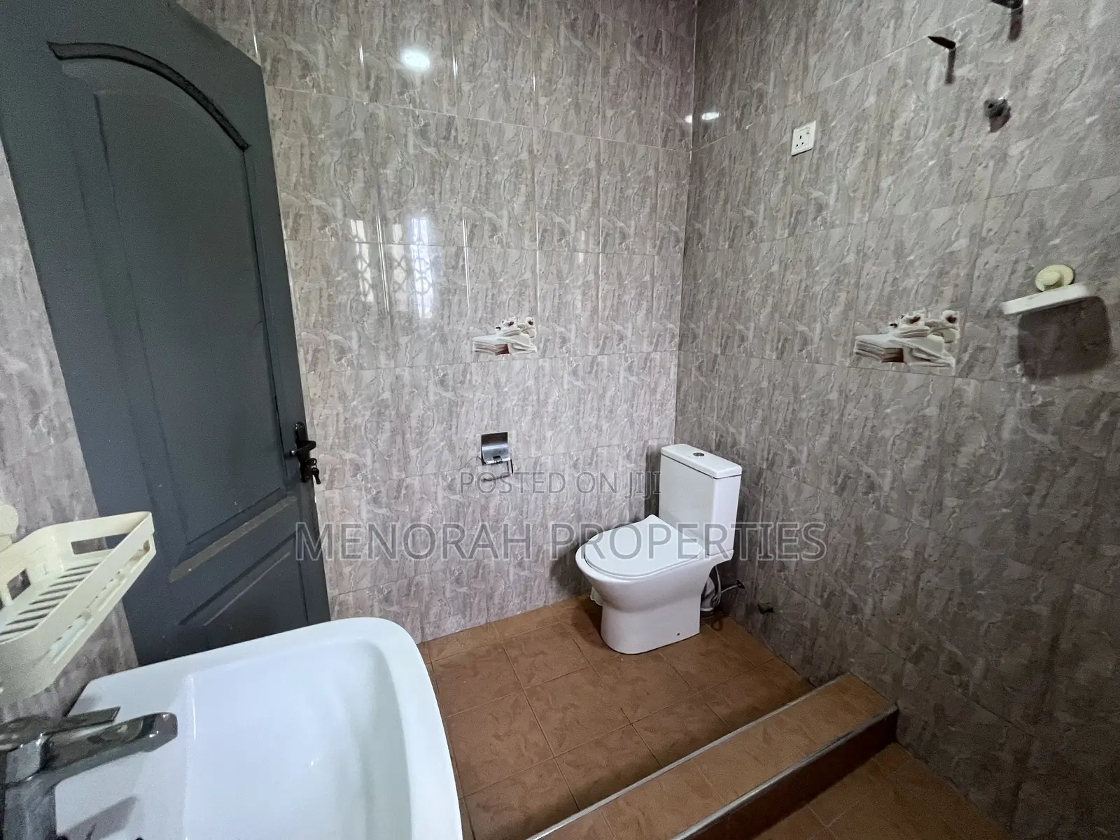 2bdrm Apartment in Adenta Amrahia for rent