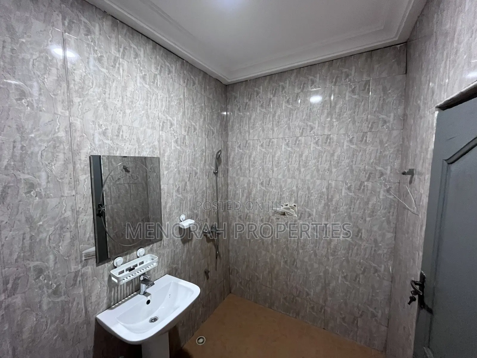 2bdrm Apartment in Adenta Amrahia for rent