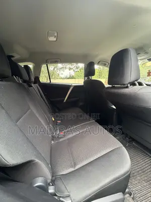 Toyota RAV4 LE 4dr SUV (2.5L 4cyl 6A) 2018 Blue