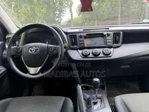 Toyota RAV4 LE 4dr SUV (2.5L 4cyl 6A) 2018 Blue