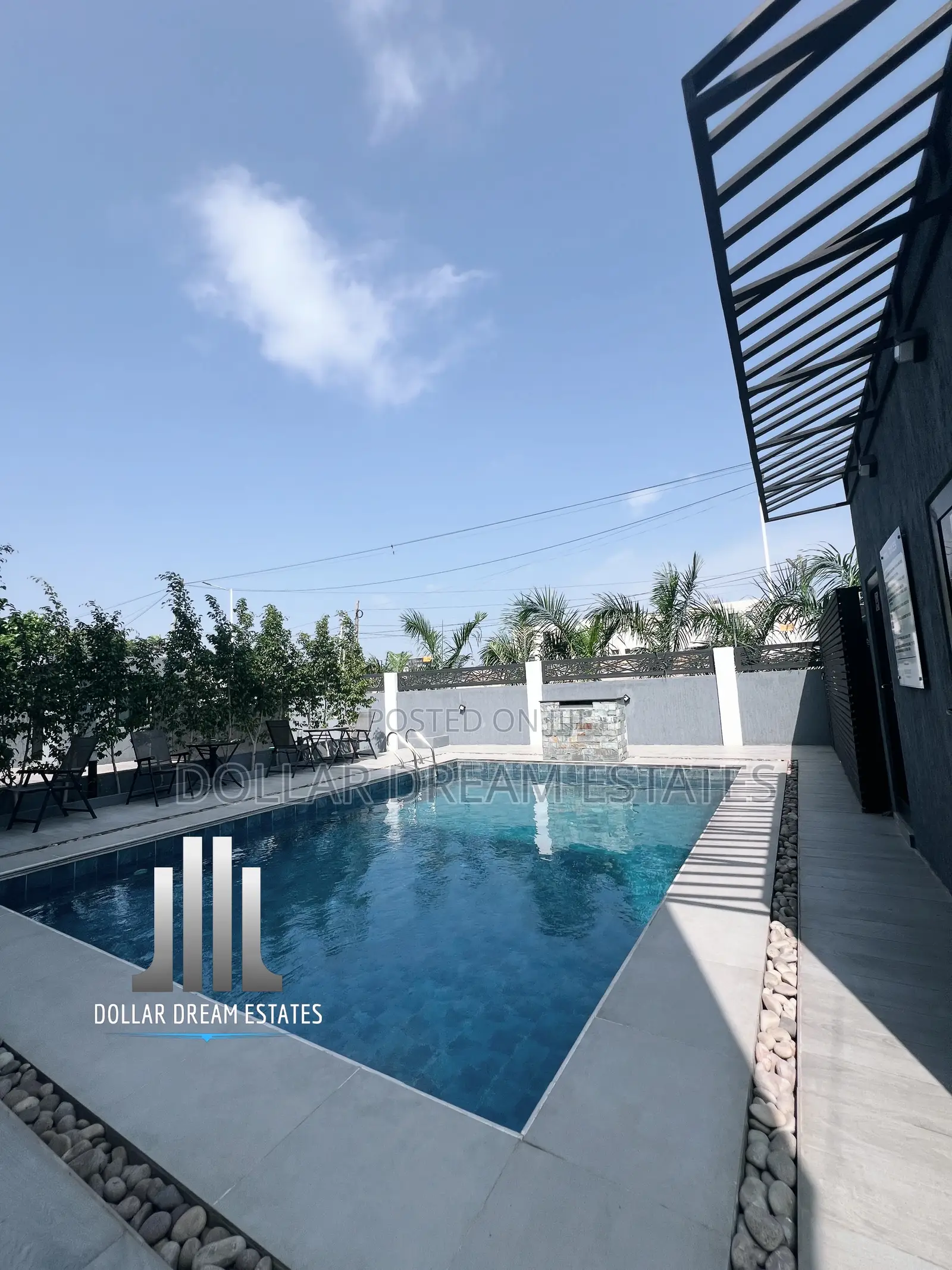 4bdrm Townhouse / Terrace in Dzorwulu for rent