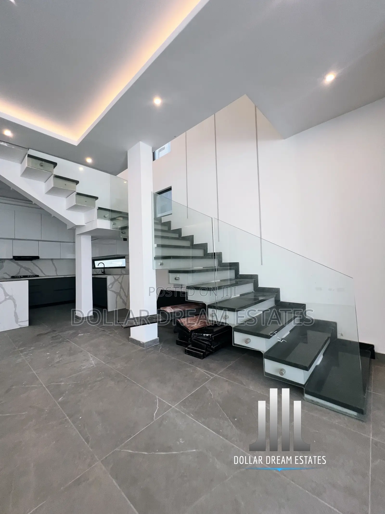 4bdrm Townhouse / Terrace in Dzorwulu for rent