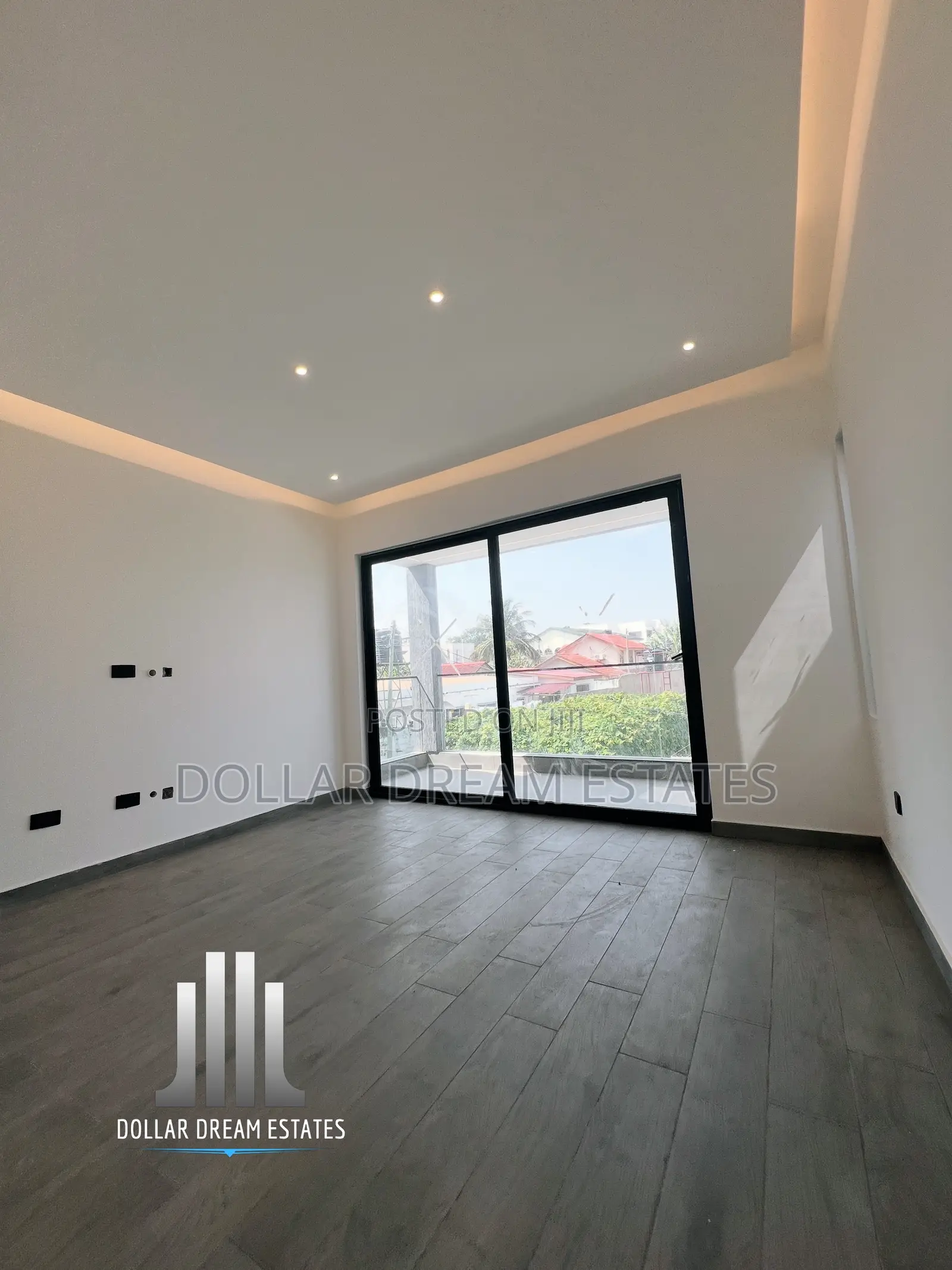 4bdrm Townhouse / Terrace in Dzorwulu for rent