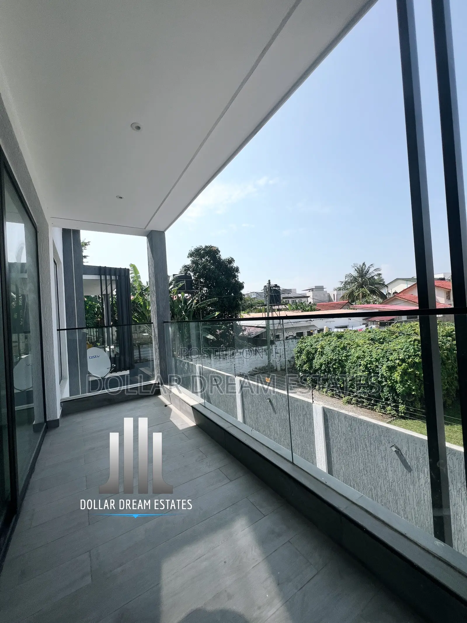 4bdrm Townhouse / Terrace in Dzorwulu for rent