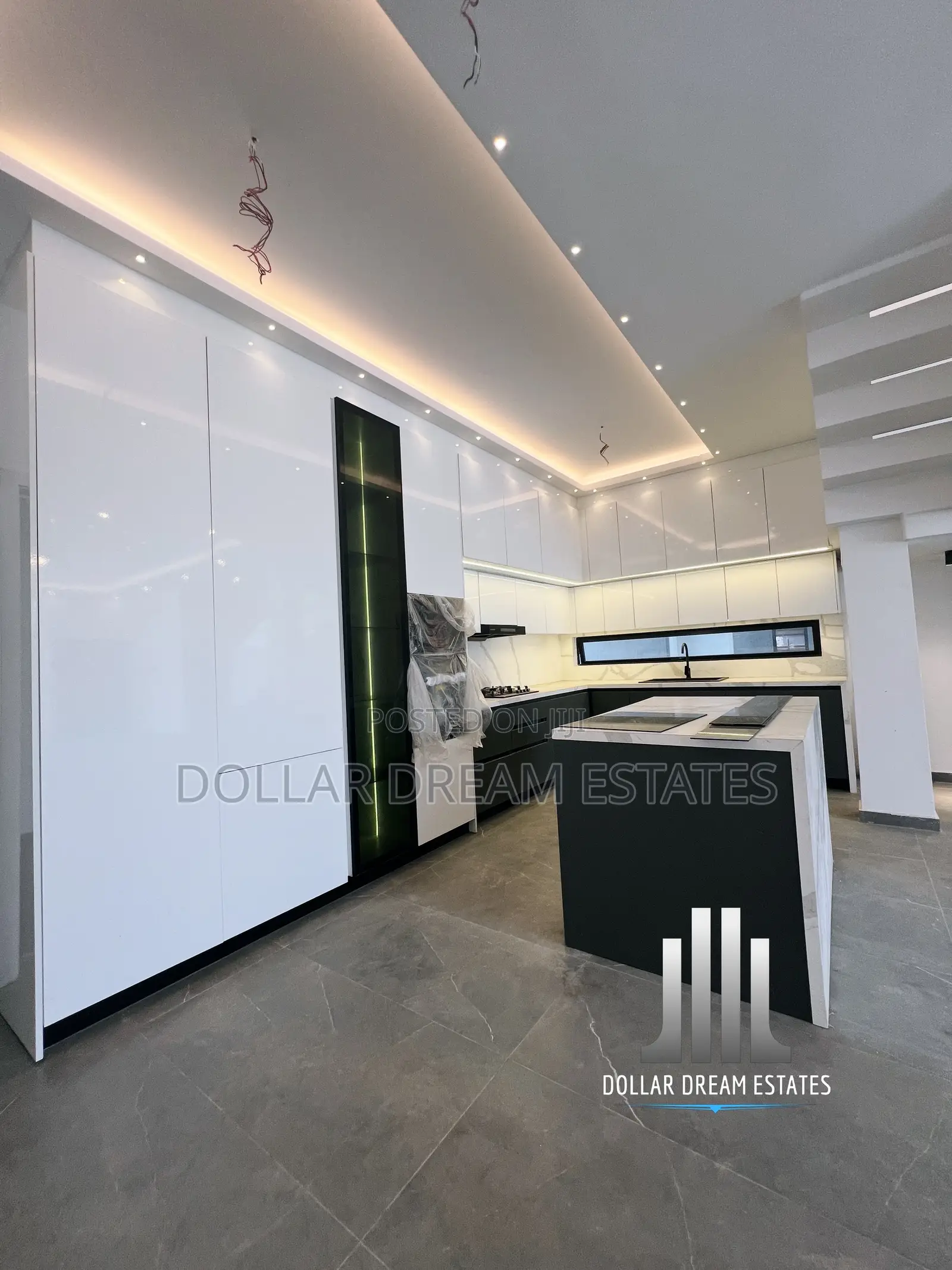 4bdrm Townhouse / Terrace in Dzorwulu for rent