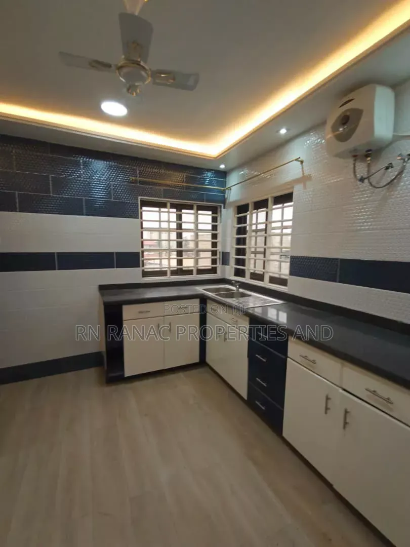 3bdrm Apartment in Tseaddo Container, Teshie for rent