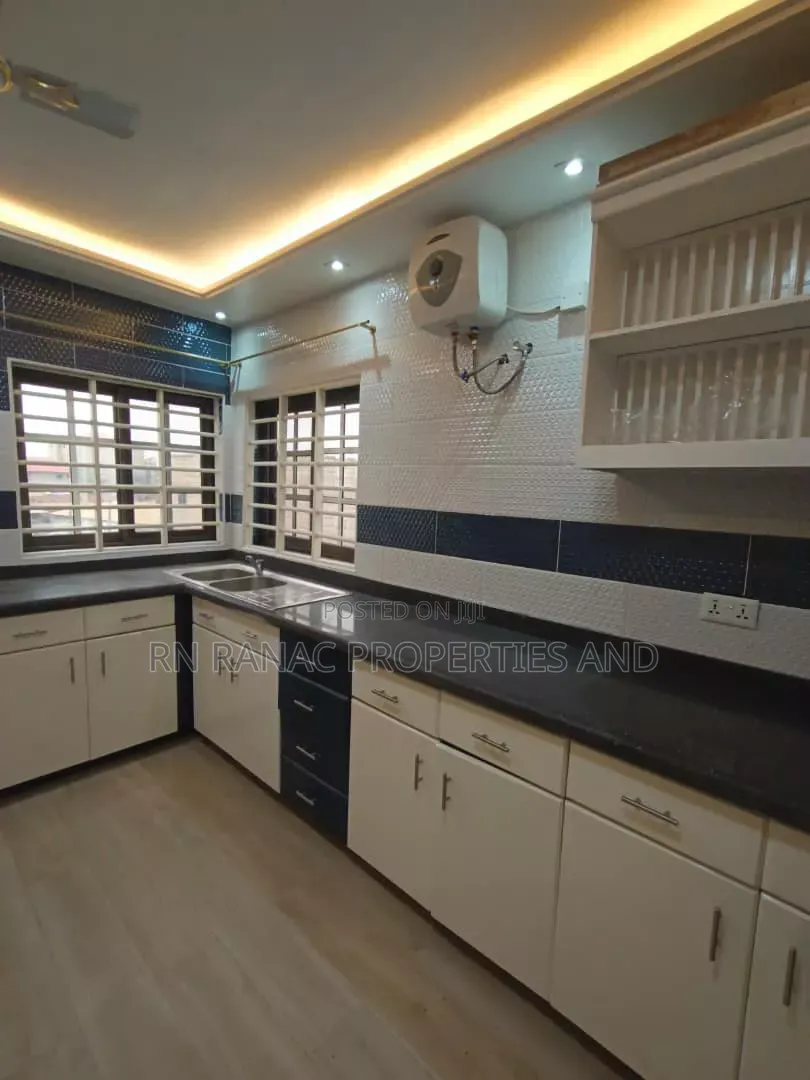 3bdrm Apartment in Tseaddo Container, Teshie for rent