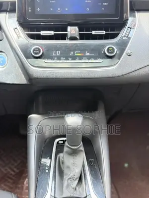 Toyota Corolla XLE 2021 White