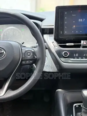 Toyota Corolla XLE 2021 White