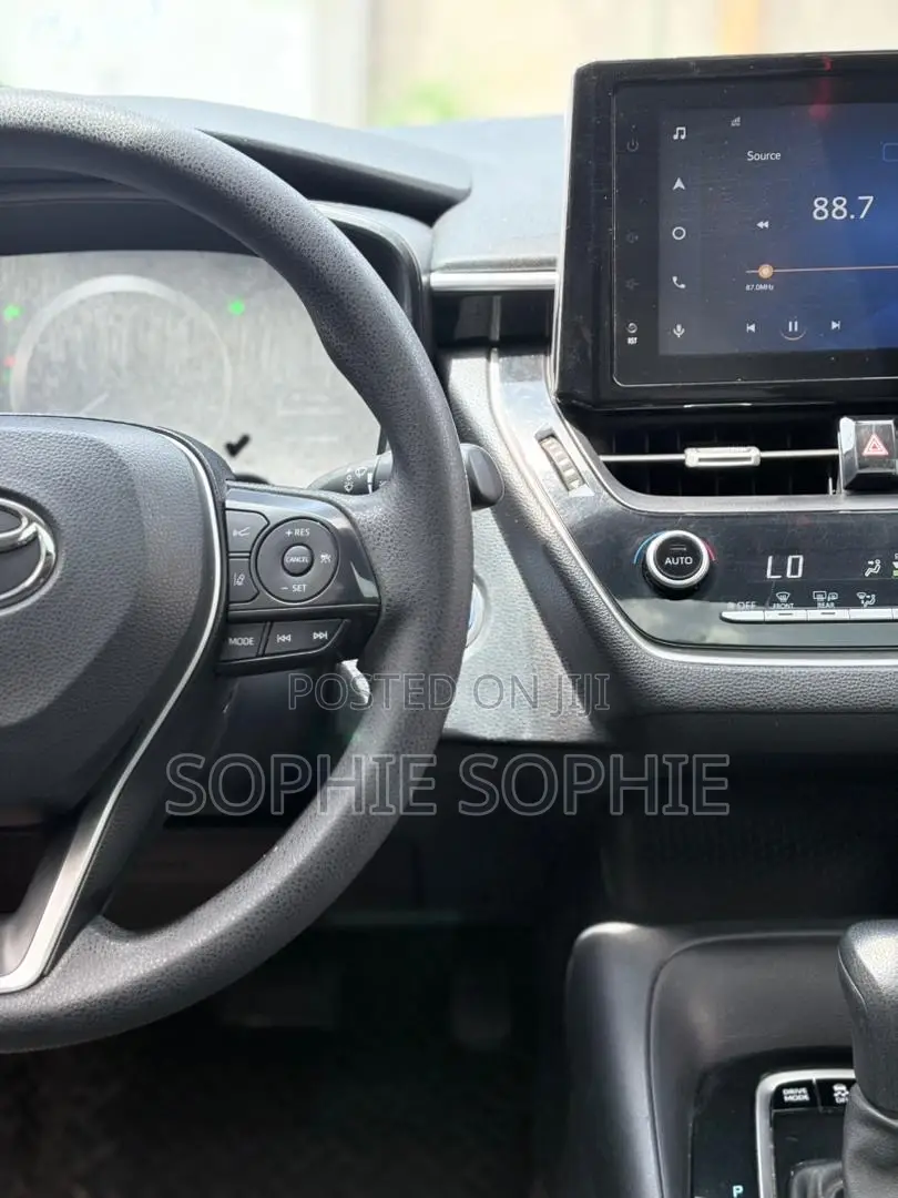 Toyota Corolla XLE 2021 White