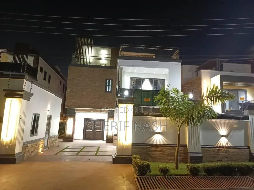 7bdrm Duplex in Ashaly Botwe, Accra Metropolitan for sale
