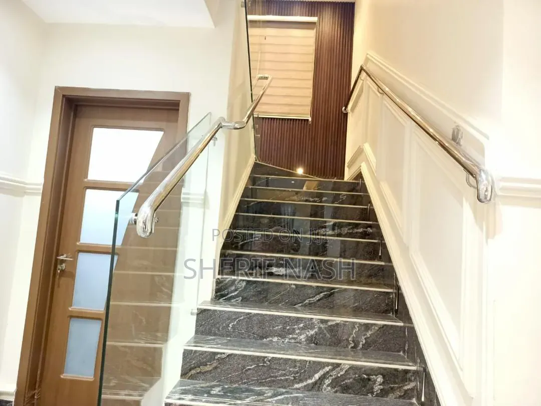 7bdrm Duplex in Ashaly Botwe, Accra Metropolitan for sale
