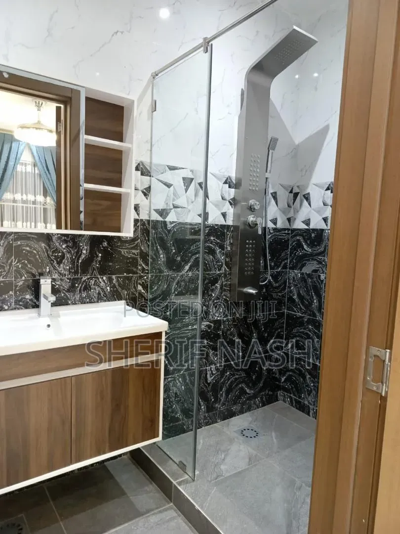 7bdrm Duplex in Ashaly Botwe, Accra Metropolitan for sale