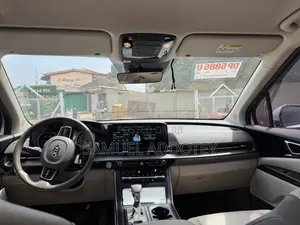 Kia Carnival 2022 White