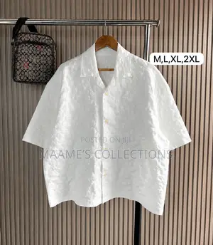 Men’s Short Sleeve Button-Up Shirt – Smart Casual