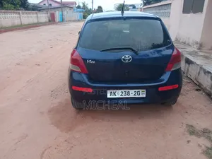 Toyota Vitz 2010 Blue