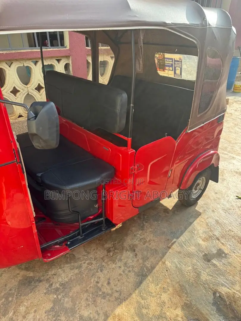 Bajaj RE 2025 Red