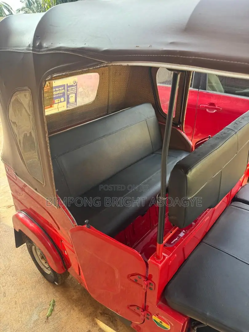 Bajaj RE 2025 Red