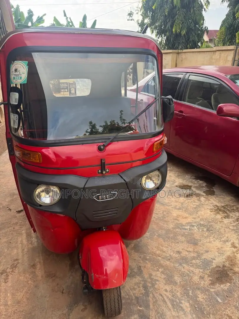 Bajaj RE 2025 Red