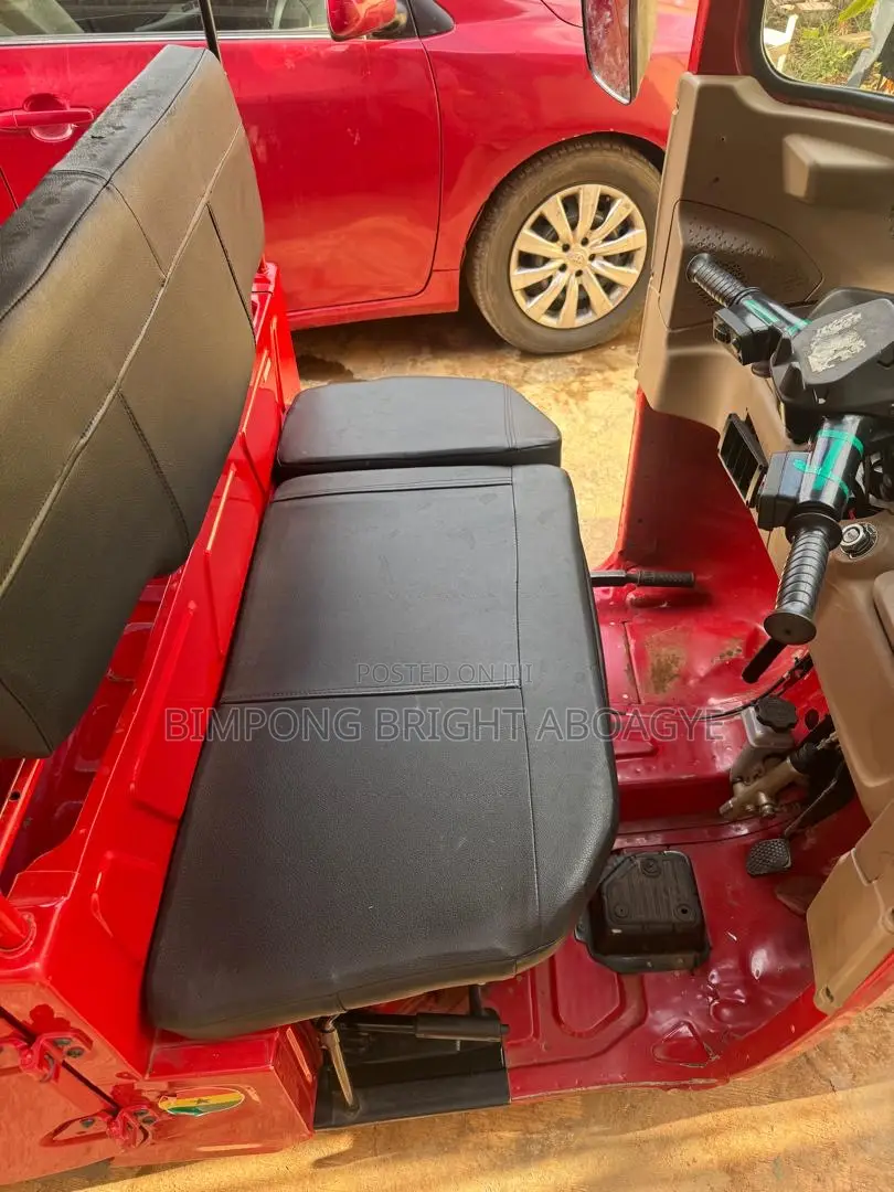 Bajaj RE 2025 Red