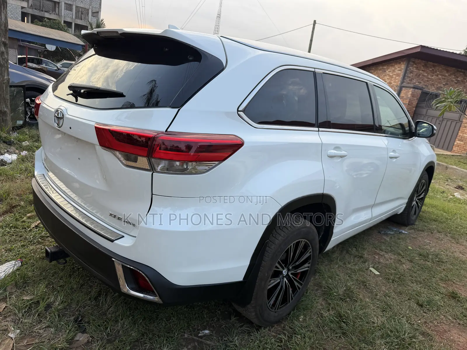 Toyota Highlander XLE 4x4 V6 (3.5L 6cyl 8A) 2018 White