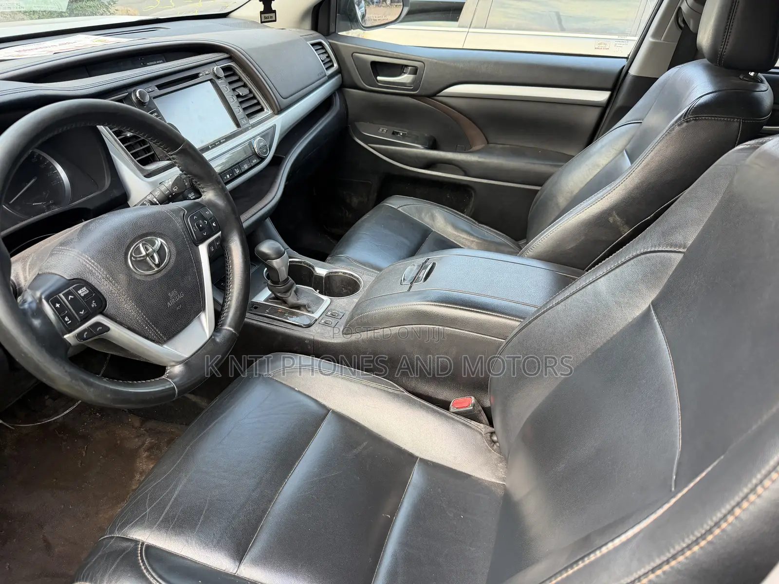 Toyota Highlander XLE 4x4 V6 (3.5L 6cyl 8A) 2018 White