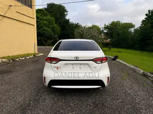 Toyota Corolla LE 2020 White