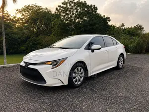 Toyota Corolla LE 2020 White