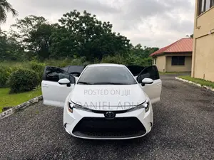 Toyota Corolla LE 2020 White