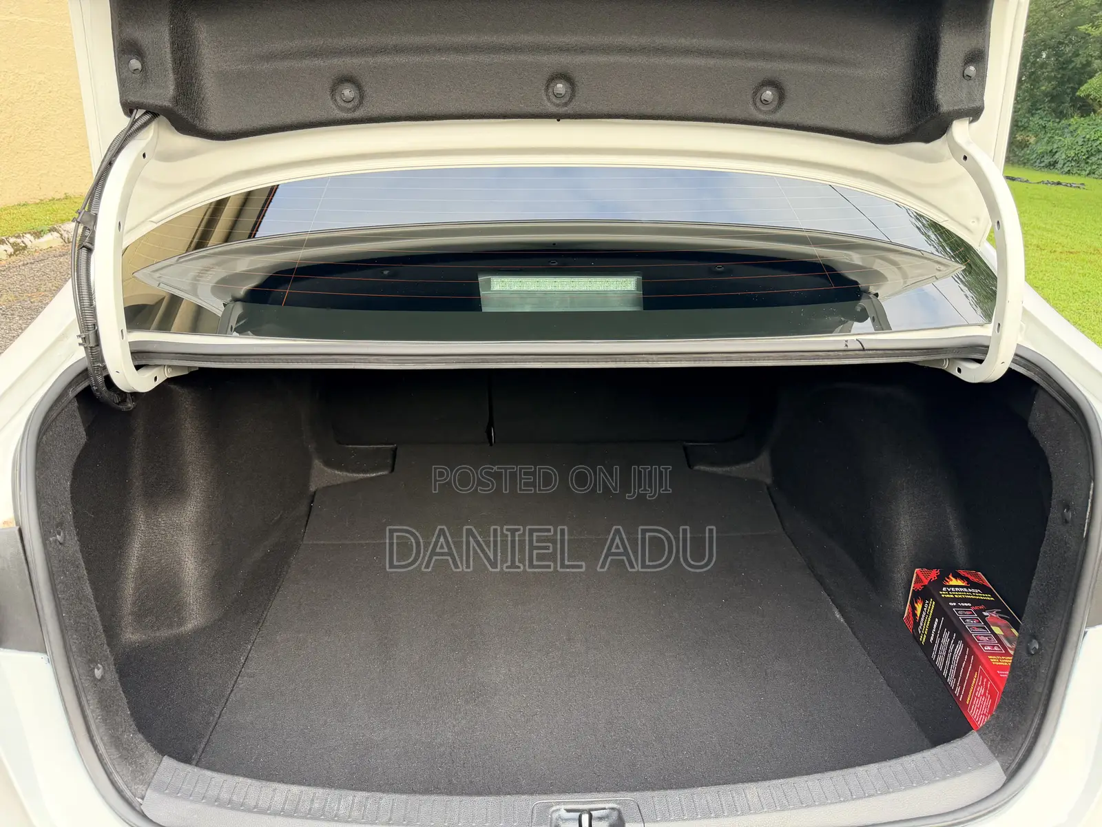 Toyota Corolla LE 2020 White