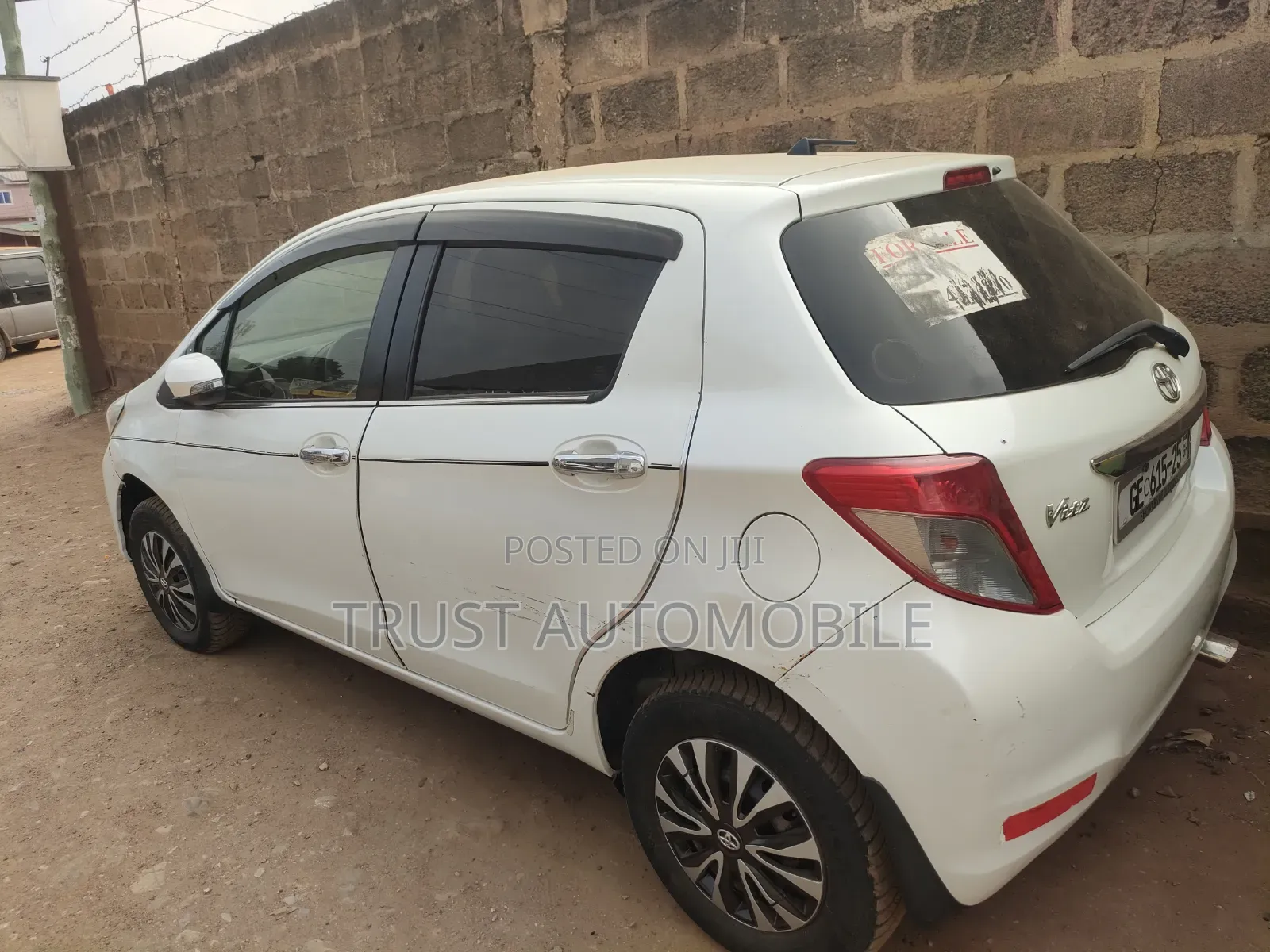 Toyota Vitz 1.3 FWD 5dr 2013 Off white