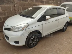 Toyota Vitz 1.3 FWD 5dr 2013 Off white