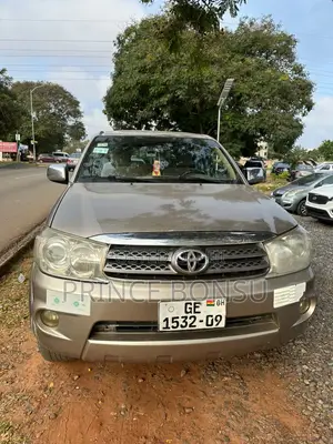 Toyota Fortuner 2009 Gold