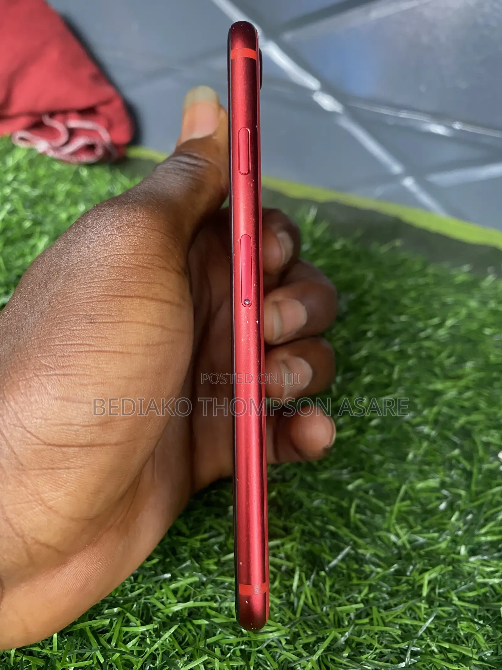 Apple iPhone SE (2020) 64 GB Red