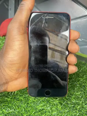 Apple iPhone SE (2020) 64 GB Red