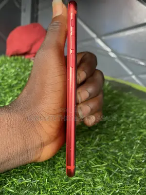 Apple iPhone SE (2020) 64 GB Red