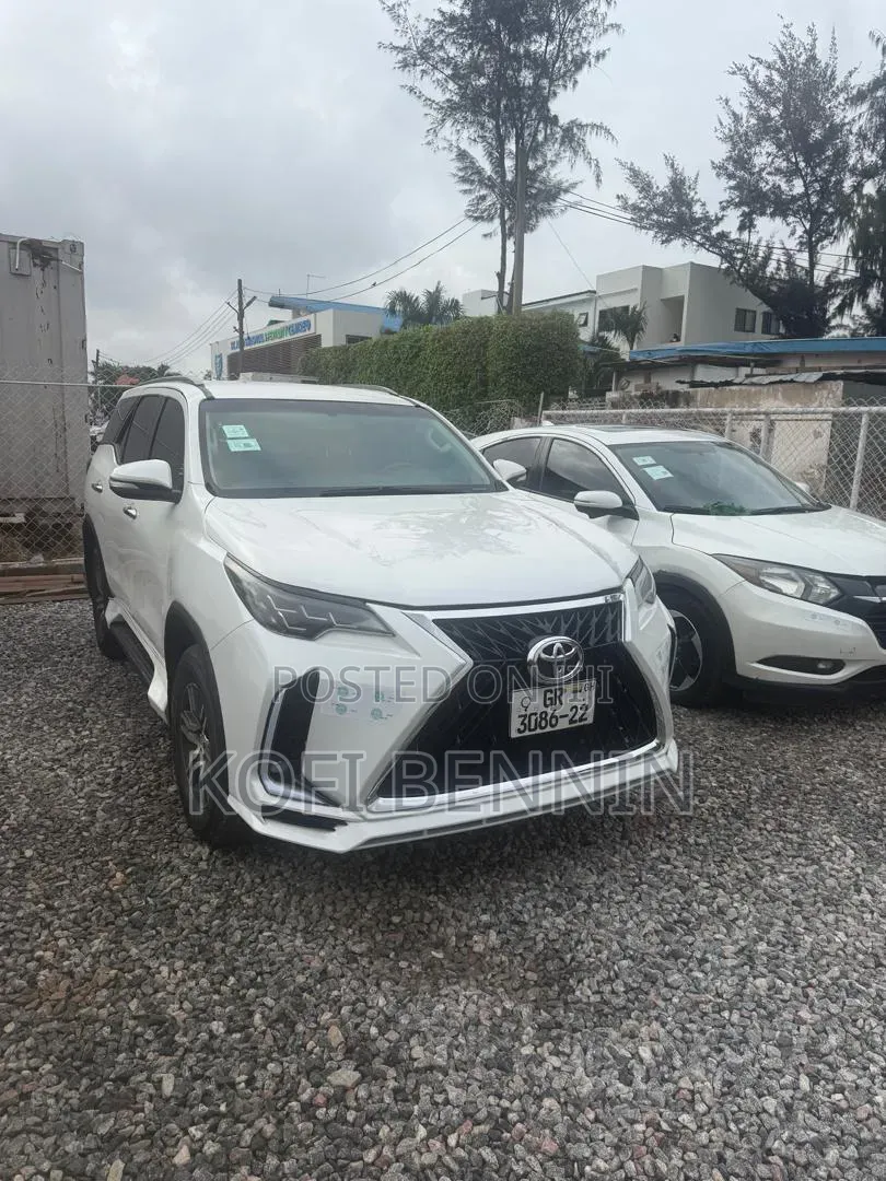 Toyota Fortuner 2.7 AWD 2018 White