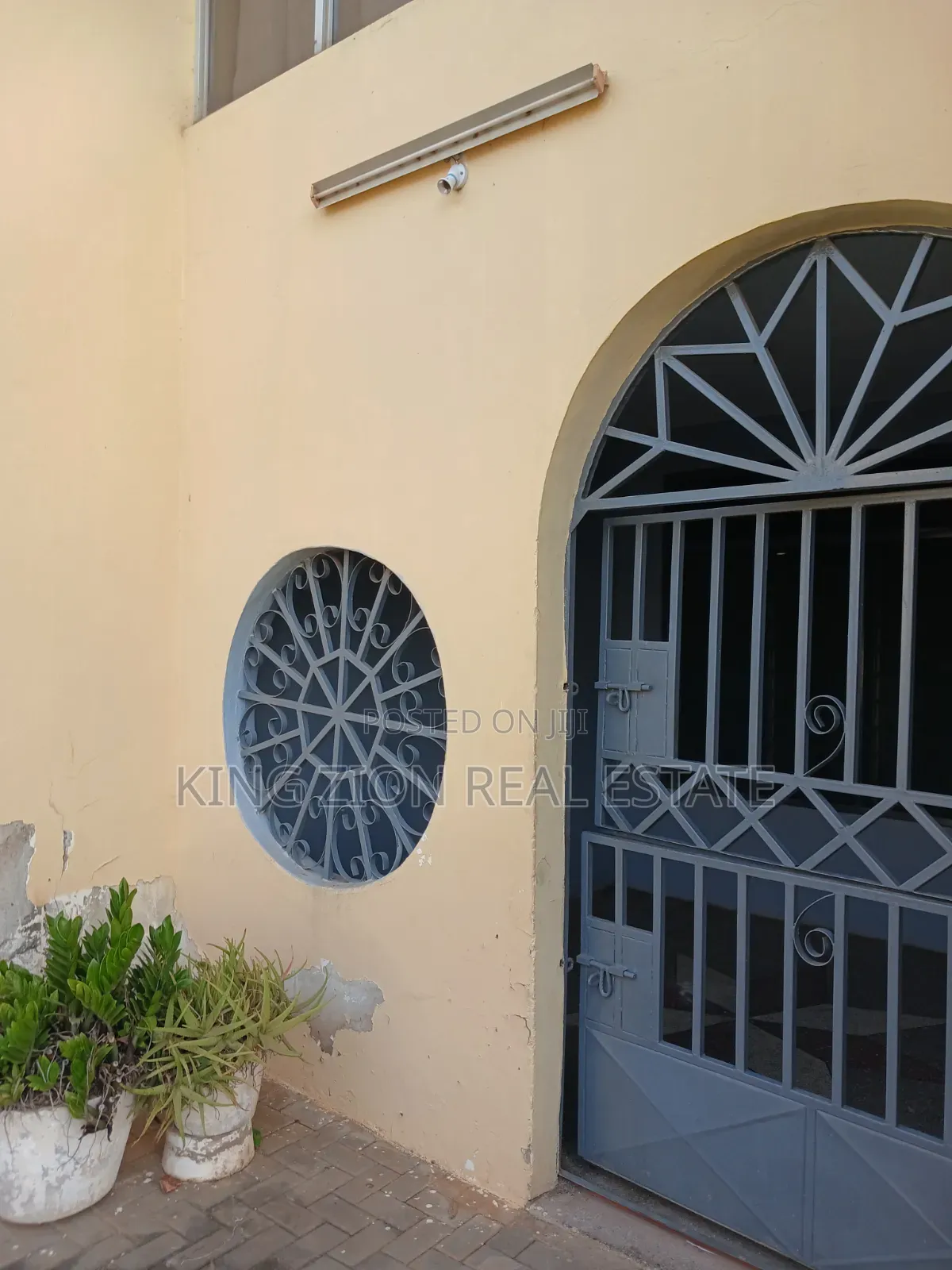4bdrm Apartment in Awoshie, Last Stop for rent
