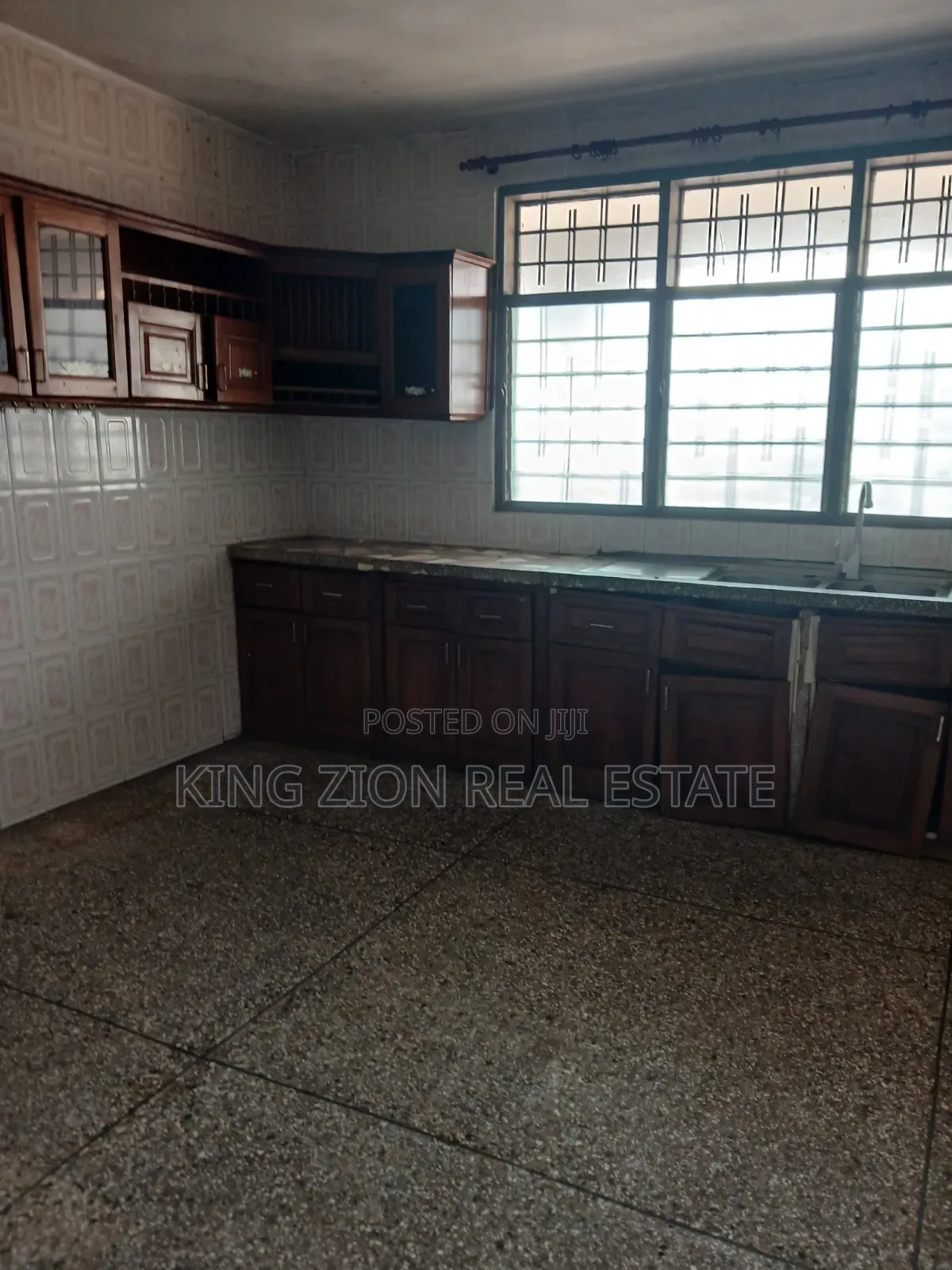 4bdrm Apartment in Awoshie, Last Stop for rent