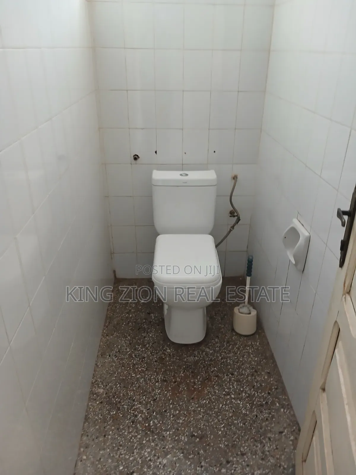 4bdrm Apartment in Awoshie, Last Stop for rent