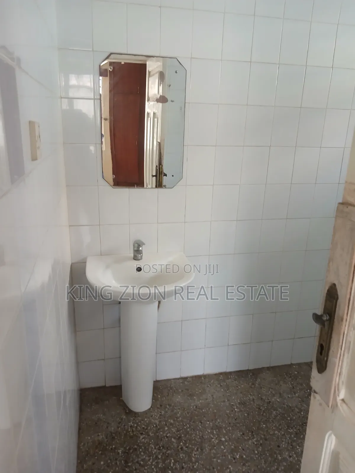 4bdrm Apartment in Awoshie, Last Stop for rent